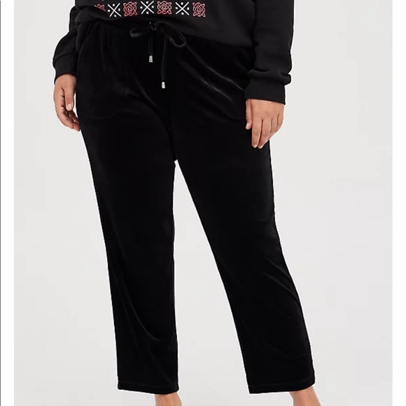 torrid Pants - NWT Torrid velvet taper pull on pant size 3